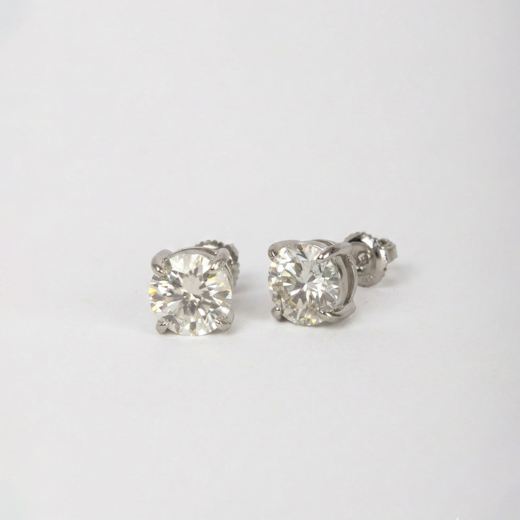 עגיל אבן עגולה | Moissanite