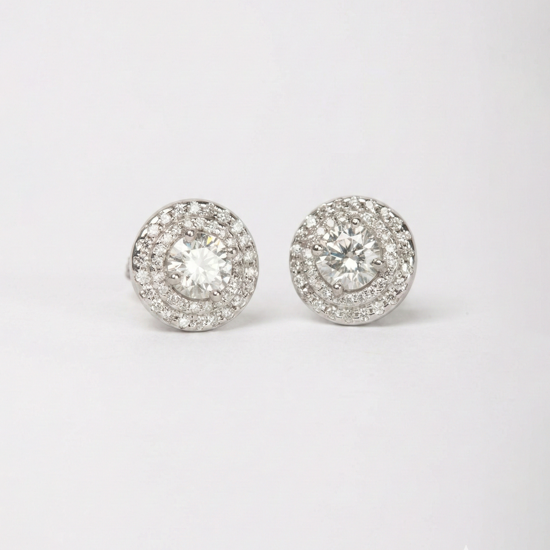 עגיל אבן עגולה משובצת | Moissanite