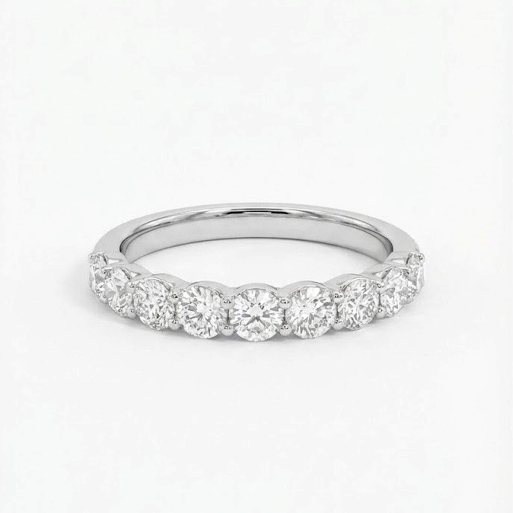 טבעת עם פס שיבוץ | Moissanite